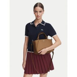 Torebka Lacoste. Niebieskie torebki klasyczne damskie Lacoste, bez dodatków. Za 594.99 zł.