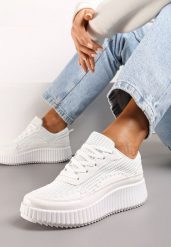 Białe Sneakersy na Platformie Ozdobione Nitami i Patchworkowymi Wstawkami Jeneria. Białe obuwie sportowe damskie Renee, bez zapięcia. Za 74.99 zł.