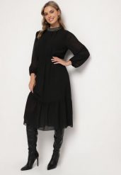 Czarna Sukienka z Gumką w Talii Ozdobiona Aplikacjami przy Dekolcie Lilirae. Czarne sukienki damskie Born2be, z aplikacjami, eleganckie, bez ramiączek. Za 54.99 zł.