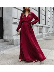 Milan Kiss Sukienka w kolorze czerwonym rozmiar: L. Czerwone sukienki damskie Milan Kiss, bez wzorów, bez ramiączek. Za 165.99 zł.