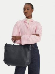 Coccinelle Torebka T95 Coccinellerebekka E1 T95 18 01 01 Granatowy. Niebieskie torebki klasyczne damskie Coccinelle, ze skóry, bez dodatków. Za 1,699.00 zł.