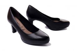 TAMARIS 1-22410-41 001 black, czółenka damskie. Czarne czółenka damskie Tamaris, bez wzorów, bez obcasa. Za 259.90 zł.