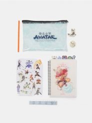 Zestaw artykułów papierniczych z saszetką Avatar: The Last Airbender - wielobarwny. Nerki i saszetki damskie Sinsay, bez wzorów. Za 25.99 zł.