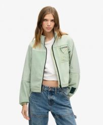 Superdry Damska Hybrid Trekker Jkt — kurtka techniczna – SEA GREEN. Zielone kurtki damskie Superdry, bez wzorów, z elastanu, bez kaptura. Za 348.20 zł.