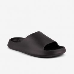 Klapki damskie Coqui - czarne, lekkie i oddychające. Czarne klapki damskie Coqui, bez wzorów, bez obcasa, bez zapięcia. Za 112.99 zł.