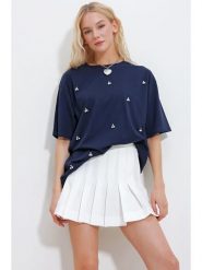 Trend Alacati Koszulka w kolorze granatowym rozmiar: onesize. Niebieskie bluzki damskie Trend Alacati, bez wzorów, z bawełny, bez kołnierzyka, bez ramiączek. Za 79.77 zł.