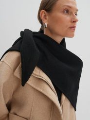 Someday Szal w kolorze czarnym rozmiar: onesize. Czarne szaliki damskie someday., bez wzorów, z materiału. Za 86.99 zł.