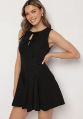 Czarna Rozkloszowana Sukienka Bez Rękawów z Ozdobnymi Wiązaniami Avelkio. Czarne sukienki damskie Born2be, bez wzorów, eleganckie, bez ramiączek. Za 109.99 zł.