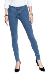 WRANGLER SKINNY COOL BLUE W28KHU32Q 112128276. Niebieskie rurki damskie Wrangler, bez wzorów, z jeansu. W wyprzedaży za 89.99 zł.