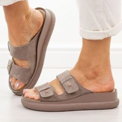 Skórzane apricot klapki damskie Vinceza 66916. Pomarańczowe klapki damskie VINCEZA, bez wzorów, z jeansu, bez obcasa, na platformie, bez zapięcia. Za 219.00 zł.
