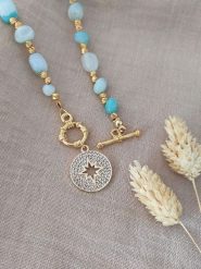 Nakkash Pozłacany naszyjnik z kamieniami szlachetnymi - dł. 45 cm rozmiar: onesize. Niebieskie naszyjniki damskie Nakkash, z agatem, pozłacane. Za 100.75 zł.