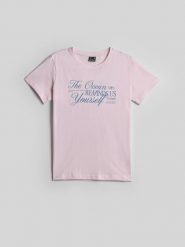 4F T-shirt regular z nadrukiem damski - różowy M. Czerwone t-shirty damskie 4F, m, bez wzorów, z bawełny, bez kołnierzyka. Za 59.99 zł.