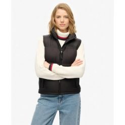 Damska kurtka puchowa Superdry. Czarne kurtki damskie Superdry, bez wzorów, z puchu, bez kaptura. Za 423.35 zł.