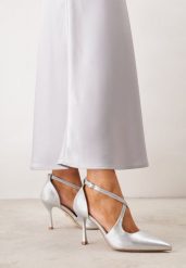 Srebrne Szpilki VICES ze Skrzyżowanymi Paseczkami i Wkładką ze Skóry Naturalnej Dalimara. Szare szpilki damskie Renee, bez wzorów, z satyny, bez obcasa, na szpilce, bez zapięcia. Za 89.99 zł.