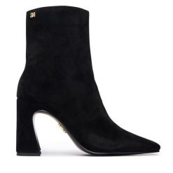 Botki Steve Madden. Czarne botki damskie Steve Madden, bez obcasa, na słupku, bez zapięcia. Za 769.99 zł.