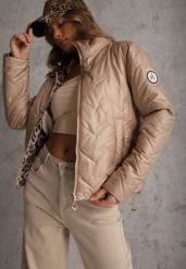 Ciemnobeżowa Pikowana Kurtka Dwustronna z Motywem Panterki i Naszywką Damike. Brązowe kurtki damskie Renee, na wiosnę, l, z aplikacjami, bez kaptura. Za 139.99 zł.