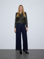 Jeansy z paskiem - granatowy. Niebieskie jeansy damskie Reserved. Za 139.99 zł.