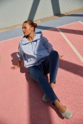 Jeansy rurki niebieskie. Niebieskie jeansy damskie MOODO, bez wzorów, z bawełny. Za 149.99 zł.