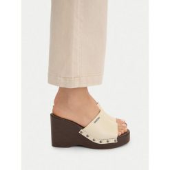 Klapki G-Star. Brązowe klapki damskie G-Star, bez wzorów, bez obcasa, bez zapięcia. Za 259.99 zł.