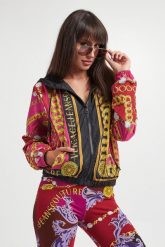 Kurtka damska z kapturem VERSACE JEANS COUTURE. Kurtki damskie Versace Jeans Couture, bez wzorów, z jeansu, z kapturem. W wyprzedaży za 1,145.40 zł.