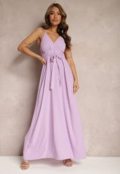 Jasnofioletowa Kopertowa Sukienka o Rozkloszowanym Fasonie na Ramiączkach Piavana. Fioletowe sukienki damskie Renee, z aplikacjami, eleganckie, bez ramiączek. W wyprzedaży za 55.99 zł.