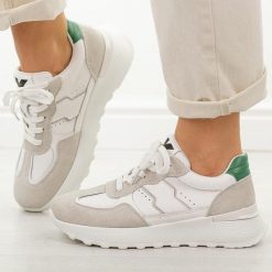 Białe skórzane sneakersy damskie Kobbo 66925. Białe obuwie sportowe damskie Kobbo, na jesień, z dzianiny, bez zapięcia, trekkingowe. W wyprzedaży za 206.10 zł.