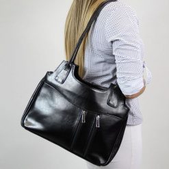 Torebka skórzana damska DAN-A T1 czarna. Czarne torebki klasyczne damskie DAN-A, ze skóry, bez dodatków. Za 349.99 zł.