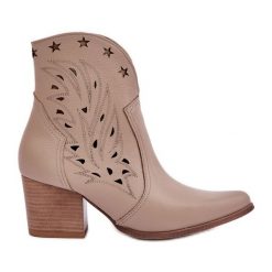 Lewski Shoes Ażurowe Botki Kowbojki Skórzane Na Słupku Lewski 3613 Ciemnobeżowe beżowy. Brązowe botki damskie na jesień, ze skóry, bez obcasa, na obcasie, bez zapięcia. Za 585.82 zł.