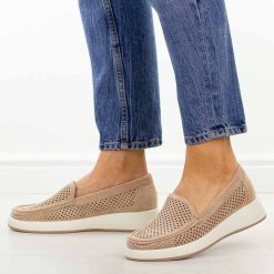Nude ażurowe mokasyny damskie Sergio Leone Mk097H. Mokasyny damskie Sergio Leone, na lato, z jeansu, z okrągłym noskiem, bez obcasa. Za 149.00 zł.