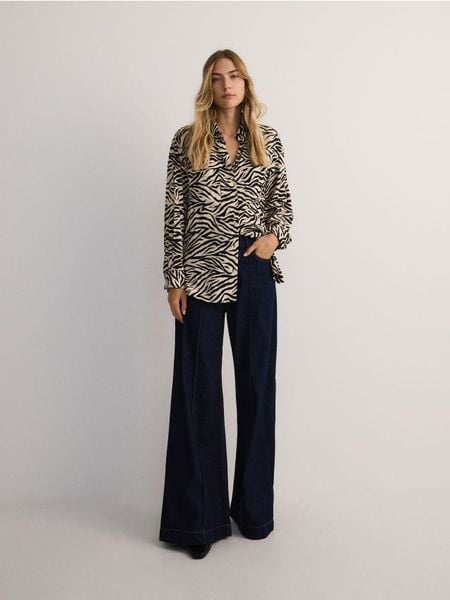 Koszula z wiskozy - wielobarwny. Koszule damskie Reserved, l, bez wzorów, z tkaniny, bez kołnierzyka, bez ramiączek. W wyprzedaży za 55.99 zł.