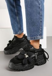 Czarne Sneakersy na Grubej Podeszwie z Podwójnymi Sznurówkami i Kwiatową Aplikacją Maretina. Czarne obuwie sportowe damskie Born2be, z materiału, bez zapięcia. Za 99.99 zł.