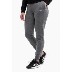 Spodnie sportowe damskie Nike Wmns Fleece Pants. Czarne obuwie sportowe damskie Nike, z dresówki, na fitness i siłownię. Za 313.00 zł.