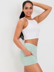 Dopasowane szorty sportowe Gym Hard - zielony. Zielone spodenki sportowe damskie Sinsay, l, bez wzorów. W wyprzedaży za 24.99 zł.
