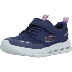 Buty SKECHERS SKECHERS GLIDE-STEP FLOW Niebieski. Niebieskie obuwie trekkingowe damskie Skechers, z syntetyku, bez zapięcia. Za 173.99 zł.