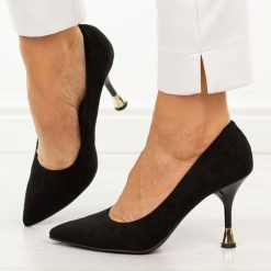 Czarne zamsz Polskie szpilki damskie Suzana 2201. Czarne szpilki damskie Suzana, bez wzorów, z zamszu, bez obcasa, na obcasie, bez zapięcia. Za 249.00 zł.