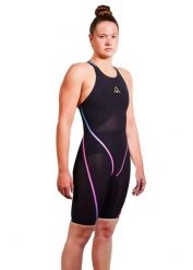 Kombinezon Z Odkrytymi Plecami Aquasphere Blast Ultra – Rozmiar 26. Czarne kombinezony damskie Aqua Sphere, l, bez wzorów, z materiału, bez kołnierzyka, bez ramiączek. Za 1,450.05 zł.
