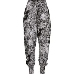 Spodnie Damskie Sarong. Białe spodnie dresowe damskie Urban Classics, s, bez wzorów. Za 105.99 zł.