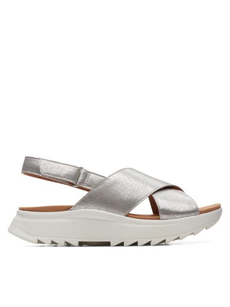 Clarks Sandały DashLite Wish 26171951 Srebrny. Szare sandały damskie Clarks, bez wzorów, ze skóry, bez obcasa, na płaskiej podeszwie, bez zapięcia. Za 399.99 zł.