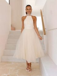 Tazga Sukienka w kolorze białym rozmiar: 36. Białe sukienki damskie Tazga, bez wzorów, z tiulu, bez ramiączek. Za 134.85 zł.