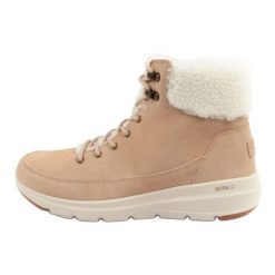 Buty Skechers Glacial Ultra-Woodlands 16677/SND beżowy. Brązowe botki damskie na zimę, z materiału, eleganckie, bez obcasa, bez zapięcia. Za 432.01 zł.