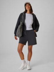 4F Spodenki dresowe damskie - czarne L. Czarne spodenki sportowe damskie 4F, na lato, l, bez wzorów, z dresówki, z podwyższonym stanem, trekkingowe. Za 129.99 zł.