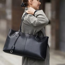 Shopper damski Solier FL37 Marlen czarna. Czarne shopper bag Solier, z aplikacjami, z materiału, na ramię, bez dodatków. Za 329.00 zł.