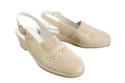 COMFORTABEL 720054-8 sand, sandały damskie. Brązowe sandały damskie Comfortabel, bez wzorów, ze skóry, bez obcasa, na koturnie, bez zapięcia. Za 247.92 zł.