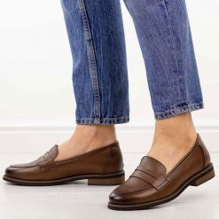 Brązowe lekkie mokasyny damskie Potocki 19380. Brązowe mokasyny damskie POTOCKI, na jesień, z jeansu, z okrągłym noskiem, bez obcasa. Za 189.00 zł.