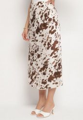 Brązowa Trapezowa Satynowa Spódnica w Łaty Ralenira. Brązowe spódnice damskie Born2be, na co dzień, na lato, bez wzorów, z satyny, eleganckie, midi. Za 79.99 zł.