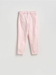 Jeansy mom fit - różowy. Czerwone jeansy damskie Reserved. Za 129.99 zł.