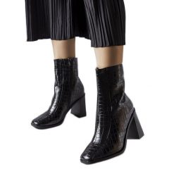 Czarne botki z imitacją skóry krokodyla Belluci. Czarne botki damskie na zimę, z materiału, eleganckie, za kostkę, bez obcasa, na obcasie, bez zapięcia. Za 86.08 zł.