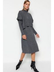 Trendyol Sukienka w kolorze szarym rozmiar: S. Szare sukienki damskie Trendyol, bez wzorów, bez ramiączek. Za 100.99 zł.