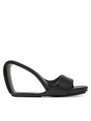 United Nude Klapki Mobius Hi 1000101162 Czarny. Czarne klapki damskie United Nude, bez wzorów, ze skóry, bez obcasa, bez zapięcia. Za 779.99 zł.
