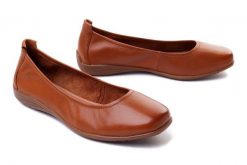 JOSEF SEIBEL 74801 133 240 FENJA 01 camel, baleriny/czółenka damskie. Brązowe balerinki damskie Josef Seibel, bez wzorów, ze skóry. Za 339.90 zł.